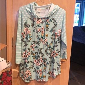 Hooded 3/4 sleeve woman’s top